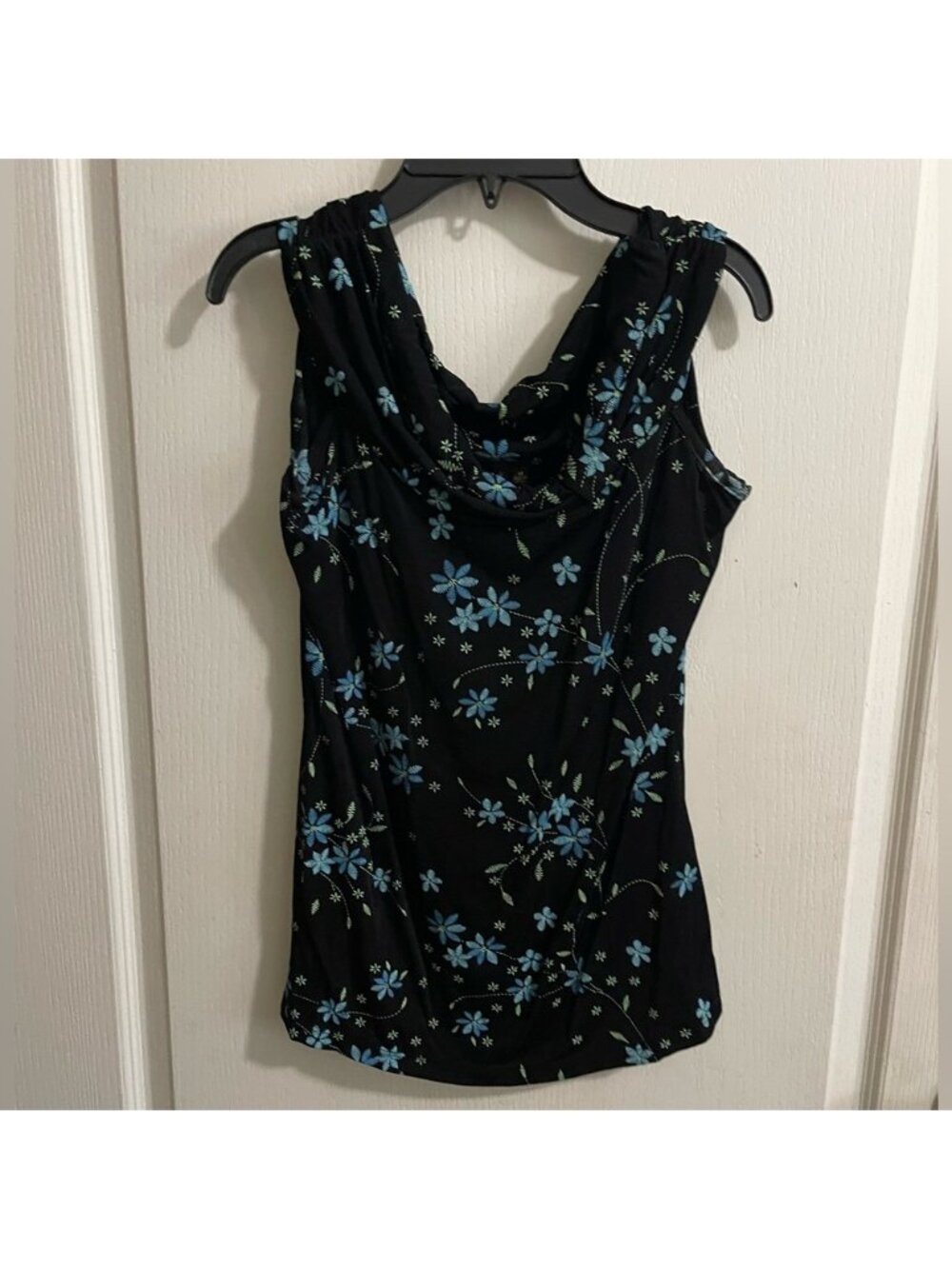 sleeveless tank top